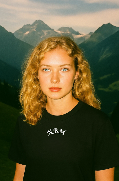 Camiseta Oversize Classic Signature – Estilo Atemporal